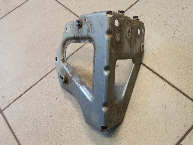 bontott AUDI A6 C6 Jobb Sárvédő Oldaltartó