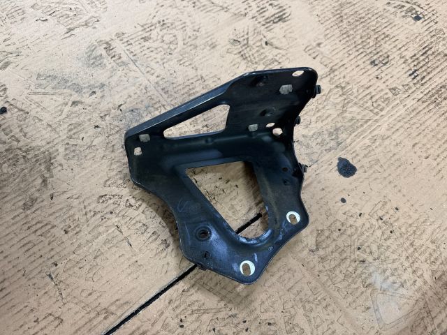 bontott AUDI A6 C6 Jobb Sárvédő Oldaltartó