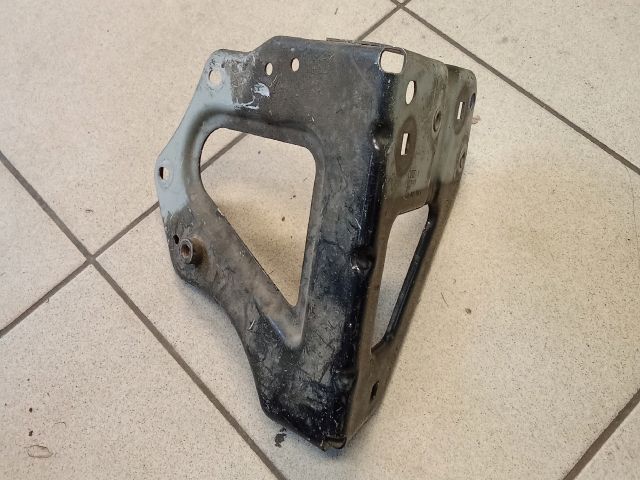 bontott AUDI A6 C6 Jobb Sárvédő Oldaltartó