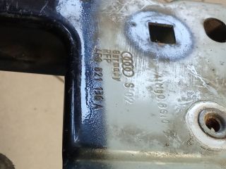 bontott AUDI A6 C6 Jobb Sárvédő Oldaltartó