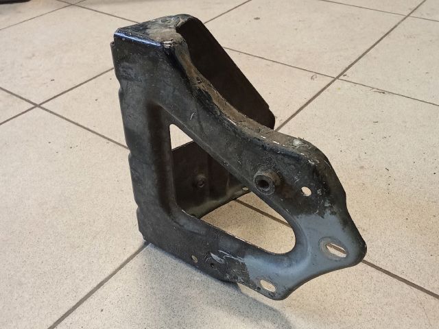 bontott AUDI A6 C6 Jobb Sárvédő Oldaltartó