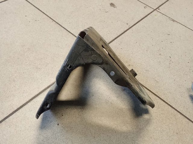 bontott AUDI A6 C6 Jobb Sárvédő Oldaltartó