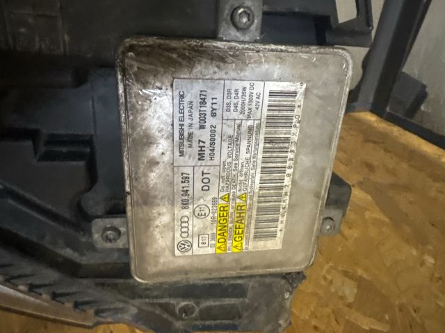 bontott AUDI A6 C6 Jobb Xenon Fényszóró