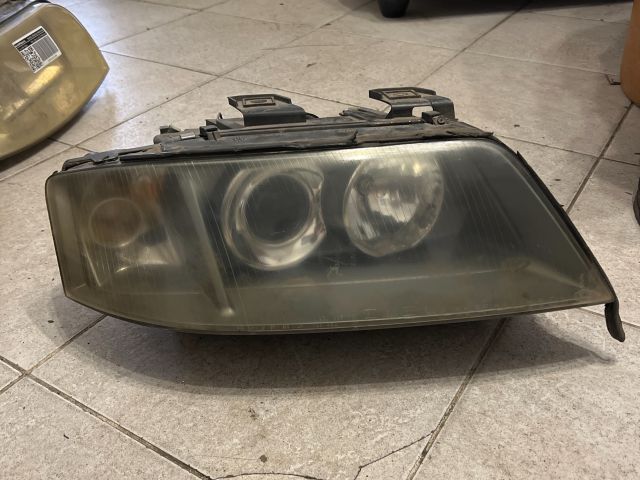 bontott AUDI A6 C6 Jobb Xenon Fényszóró