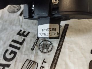 bontott AUDI A6 C6 Kesztyűtartó Ajtó