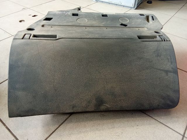 bontott AUDI A6 C6 Kesztyűtartó