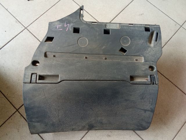 bontott AUDI A6 C6 Kesztyűtartó