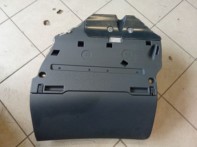 bontott AUDI A6 C6 Kesztyűtartó