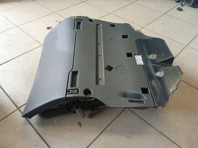 bontott AUDI A6 C6 Kesztyűtartó