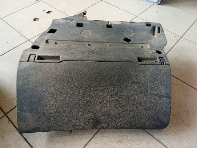 bontott AUDI A6 C6 Kesztyűtartó