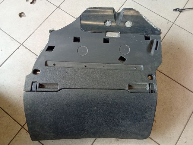 bontott AUDI A6 C6 Kesztyűtartó