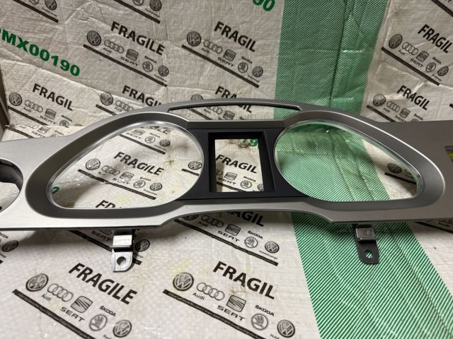 bontott AUDI A6 C6 Kilométeróra Keret