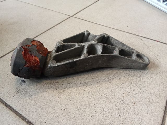 bontott AUDI A6 C6 Klímakompresszor Tartó Bak