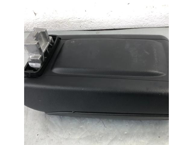 bontott AUDI A6 C6 Könyöklő