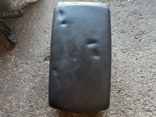 bontott AUDI A6 C6 Könyöklő