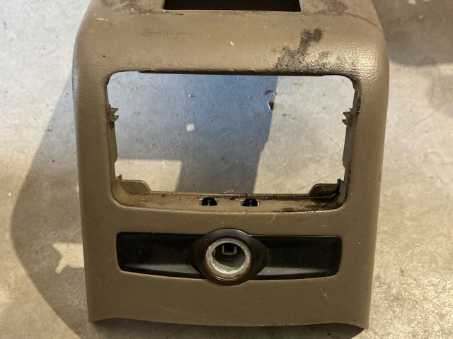 bontott AUDI A6 C6 Középkonzol Keret