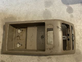 bontott AUDI A6 C6 Középkonzol Keret