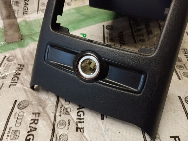 bontott AUDI A6 C6 Középső Kardánbox Burkolat