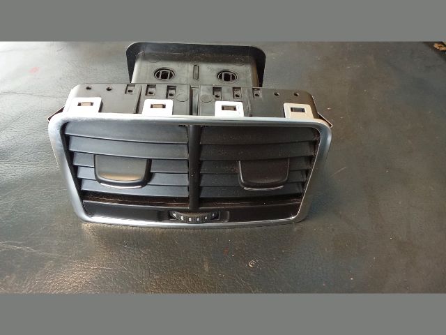 bontott AUDI A6 C6 Középső Szellőző