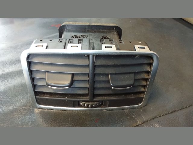 bontott AUDI A6 C6 Középső Szellőző