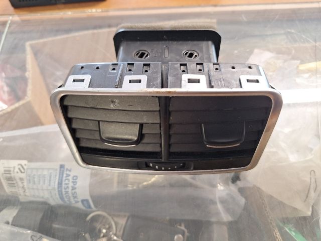 bontott AUDI A6 C6 Középső Szellőző