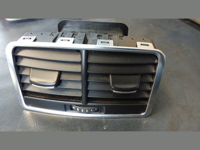 bontott AUDI A6 C6 Középső Szellőző