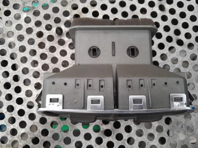 bontott AUDI A6 C6 Középső Szellőző