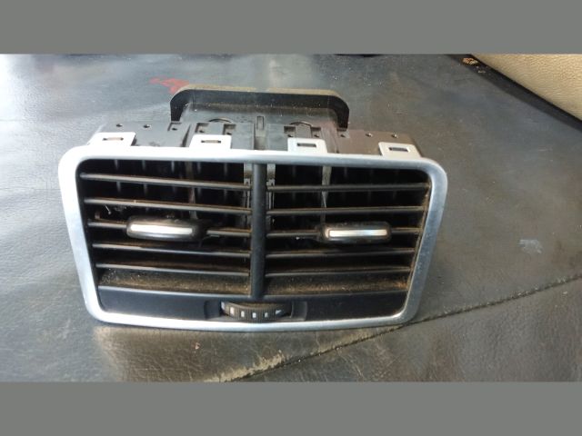 bontott AUDI A6 C6 Középső Szellőző