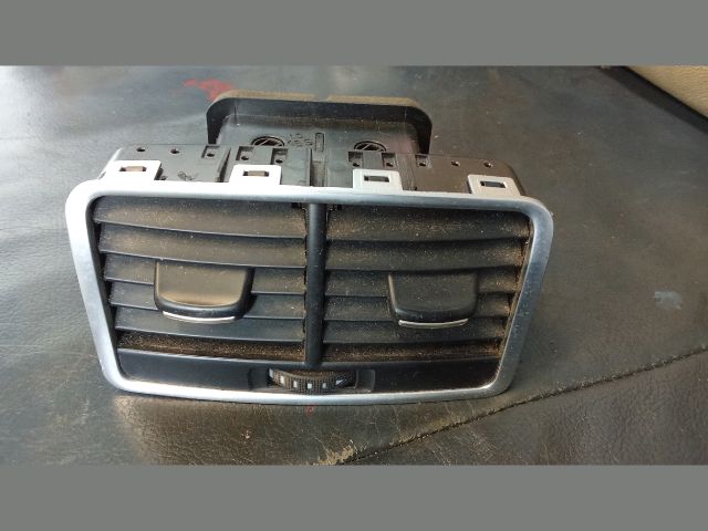 bontott AUDI A6 C6 Középső Szellőző