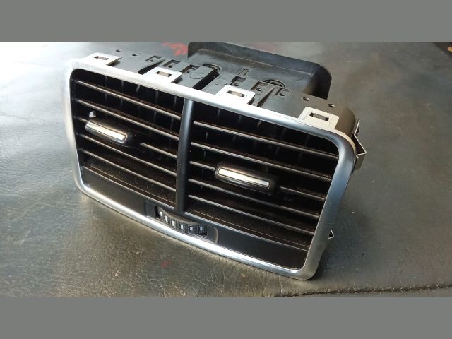bontott AUDI A6 C6 Középső Szellőző