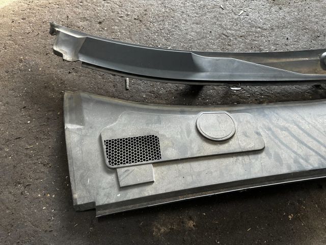 bontott AUDI A6 C6 Levélrács