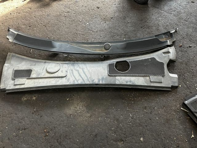 bontott AUDI A6 C6 Levélrács