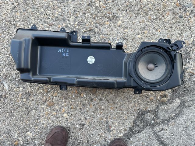 bontott AUDI A6 C6 Mélynyomó Hangszóró