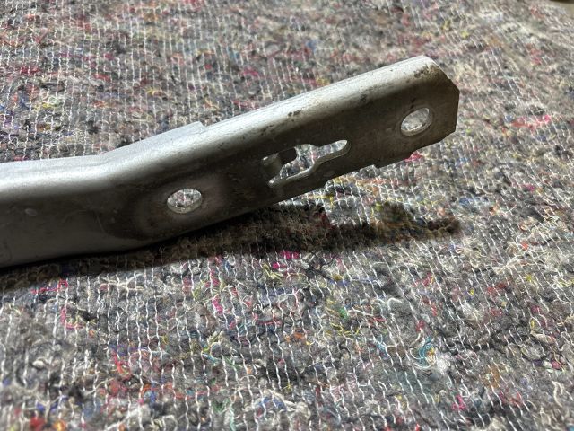 bontott AUDI A6 C6 Motorháztető Bal Zsanér