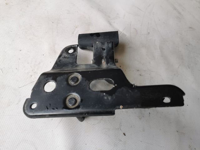 bontott AUDI A6 C6 Motorháztető Biztonsági Kampó