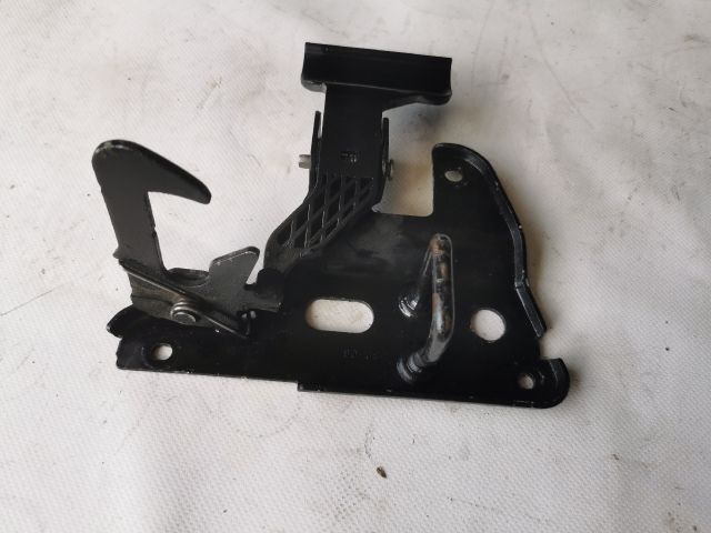 bontott AUDI A6 C6 Motorháztető Biztonsági Kampó