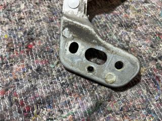 bontott AUDI A6 C6 Motorháztető Jobb Zsanér