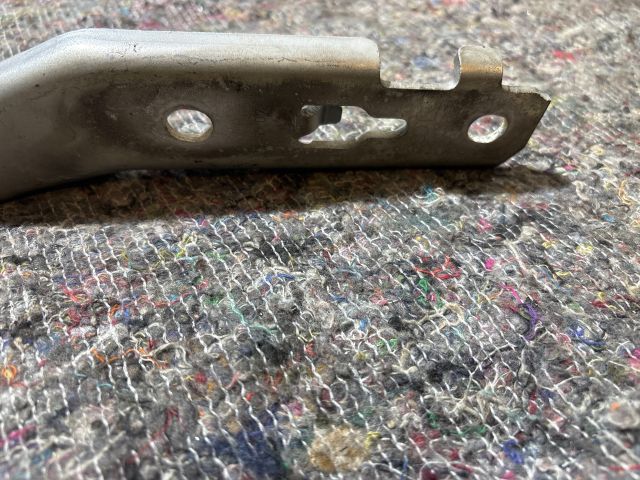 bontott AUDI A6 C6 Motorháztető Jobb Zsanér