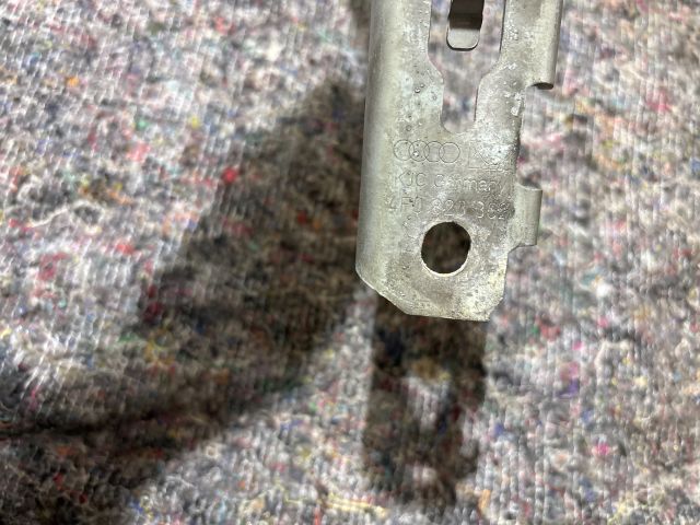 bontott AUDI A6 C6 Motorháztető Jobb Zsanér