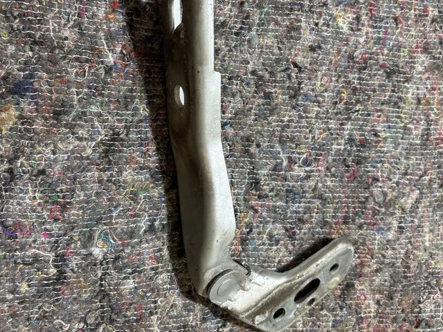 bontott AUDI A6 C6 Motorháztető Jobb Zsanér