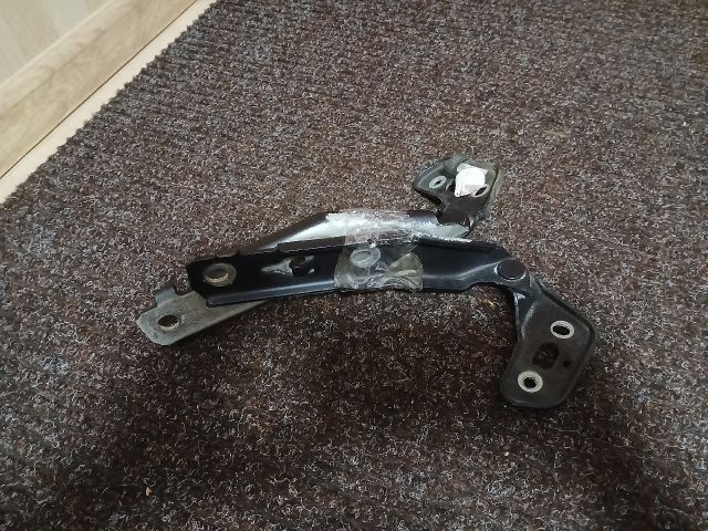 bontott AUDI A6 C6 Motorháztető Zsanér Pár