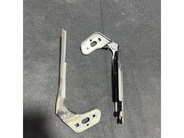 bontott AUDI A6 C6 Motorháztető Zsanér Pár