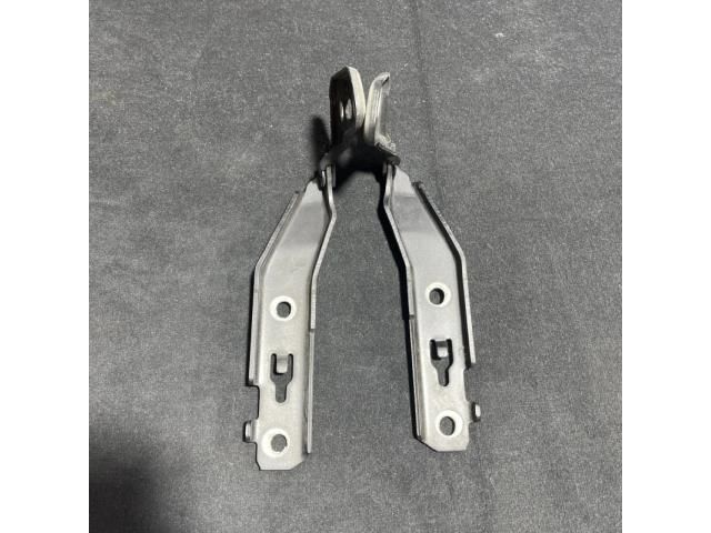 bontott AUDI A6 C6 Motorháztető Zsanér Pár