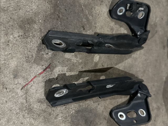 bontott AUDI A6 C6 Motorháztető Zsanér Pár