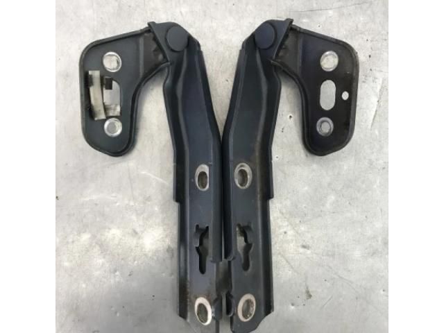 bontott AUDI A6 C6 Motorháztető Zsanér Pár