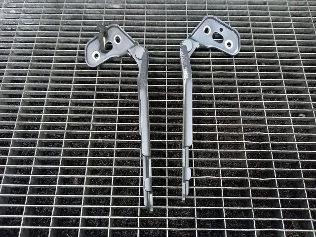 bontott AUDI A6 C6 Motorháztető Zsanér Pár