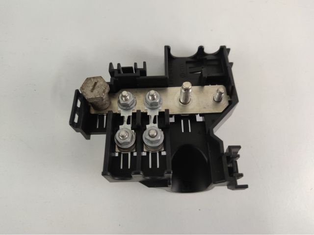 bontott AUDI A6 C6 Pozitív Kábel Elosztó