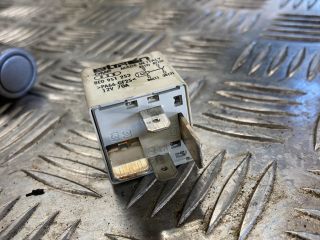 bontott AUDI A6 C6 Relé