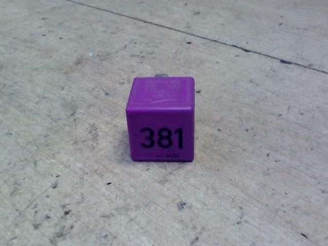 bontott AUDI A6 C6 Relé