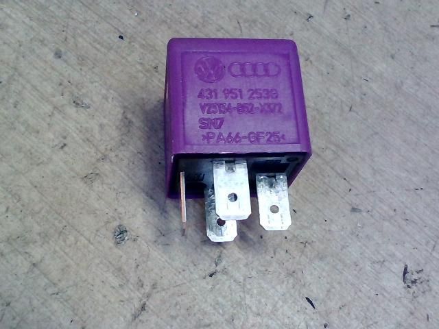 bontott AUDI A6 C6 Relé